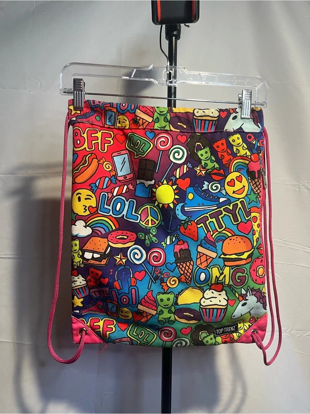 TOP TRENZ vibrant, multi-colored all Over doodle print duffel bag
